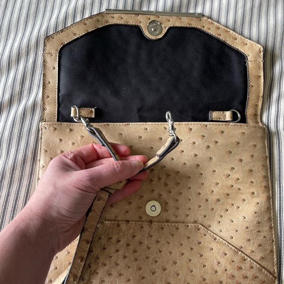 The faux-ostrich envelope clutch you didn’t know you needed! - Picture 2 of 4